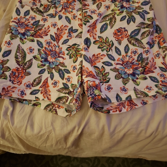 Floral denim shorts - Picture 2 of 3